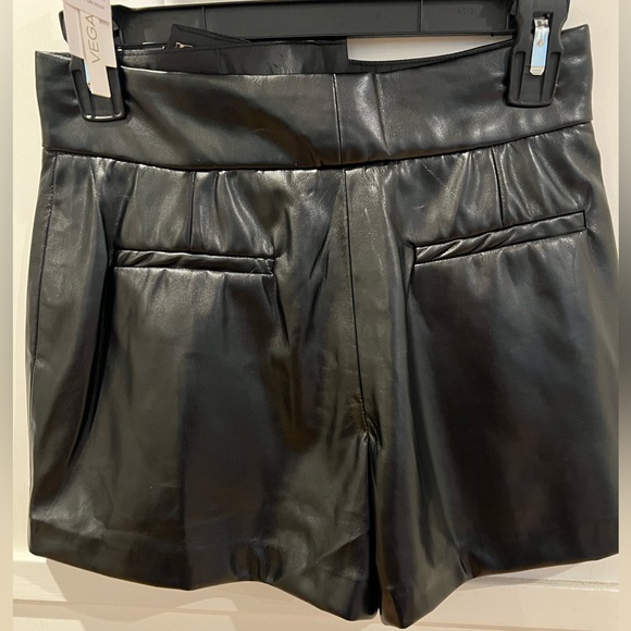 NWT House of Harlow Black Vegan Leather Crop Bra Top and Shorts Set 2 - Picture 9 of 15